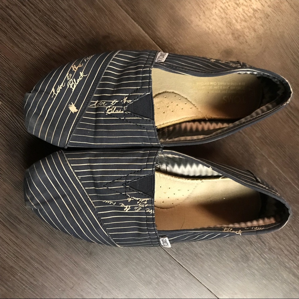 “Love is the New Black” Toms